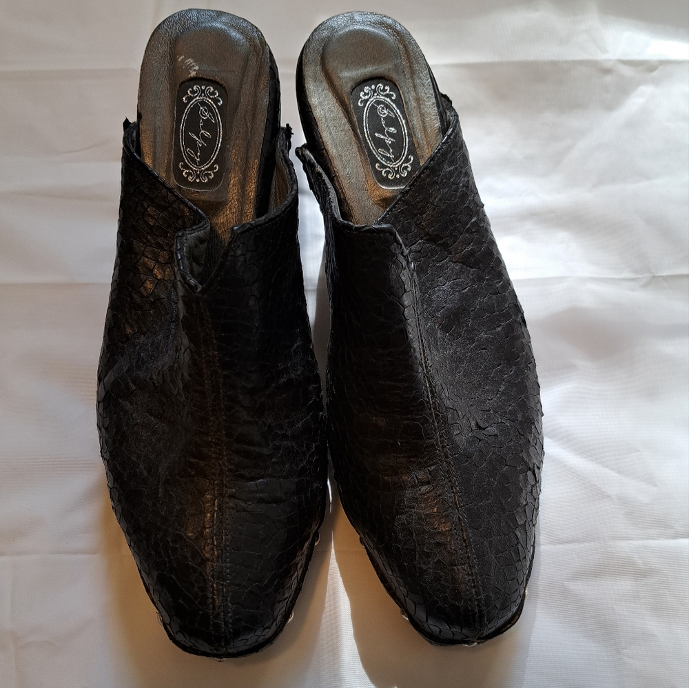 Salpy Clogs - image 2